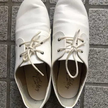 Perfectly Lovely 화이트 레이스업 슈즈