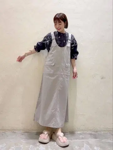 새상품급 베이지 점퍼 스커트 살로펫