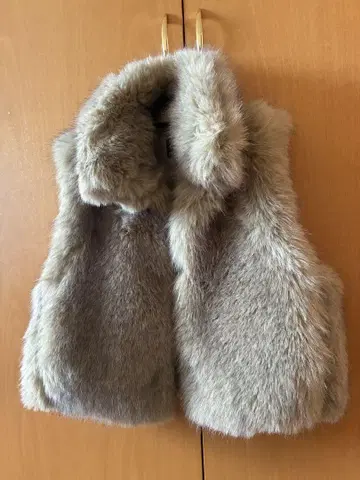 ZARA 에코 퍼 베스트 미사용 새상품