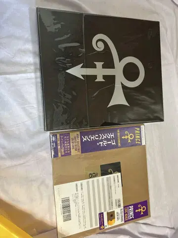 Prince CD 보라색 심볼 디자인