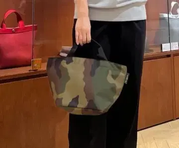 컨디션 최상! 에르베샤 펠리에 나일론 보트형 토트 M 카모플라쥬