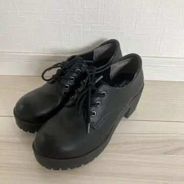 NUOVO 블랙 레이스업 슈즈 M