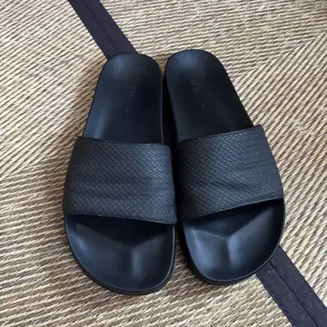 새상품급 ZARA 블랙 샌들 40