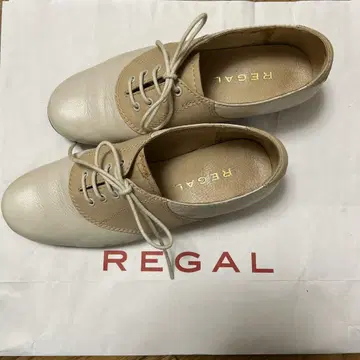 REGAL 베이지 가죽 로퍼