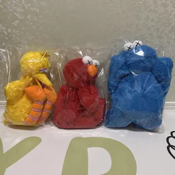 유니클로 KAWS 세서미 스트릿 봉제 인형