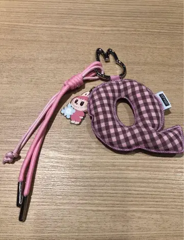 러브브 PIN FOR LOVE 알파벳 펜던트 [ Q ]