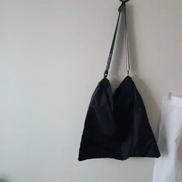 HYEY 블랙 숄더백