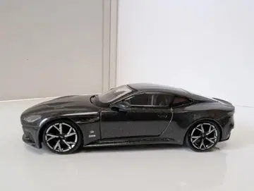 1/64MINI GT Aston MartinDBS Superleggera