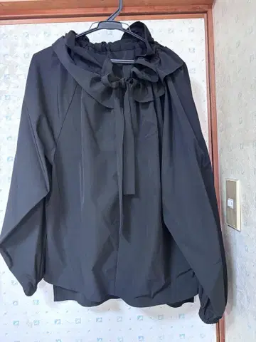 1회 사용 새상품급 CLOCHE 블라우스 클리닝 완료