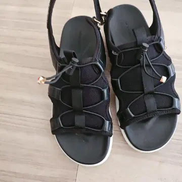 글로벌 워크 이번 시즌 랩 샌들