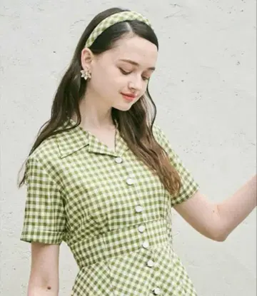 Fi.n.t 피인트 레트로 체크 오픈 카라 원피스 안나수가 안나수이