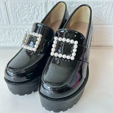 ROJITA 로지타 스퀘어 비쥬 버클 로퍼 펄 통굽 23.5