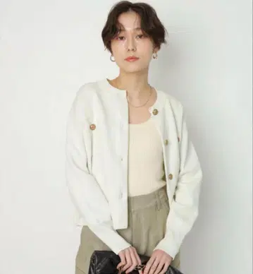 아르페쥬 스토리 금장 버튼 니트 자켓 아푸와이저 리셰 가디건