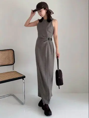아메슬리 컷 아웃 원피스 프레이 아이디