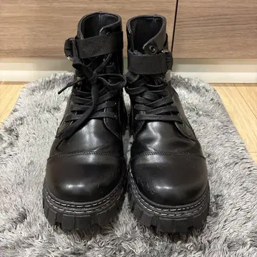 블랙 x 화이트 스티치 인조 가죽 부츠 스트랩 포함