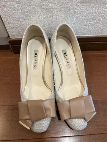DIANA 리본 포함 펌프스 베이지