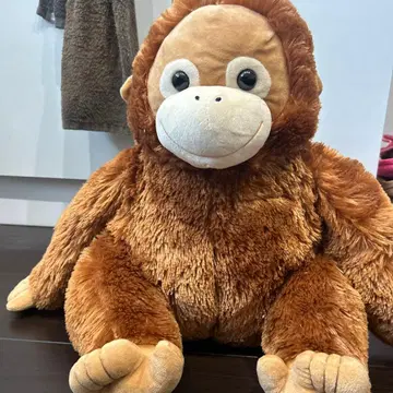 축 늘어진 오랑우탄 봉제 인형