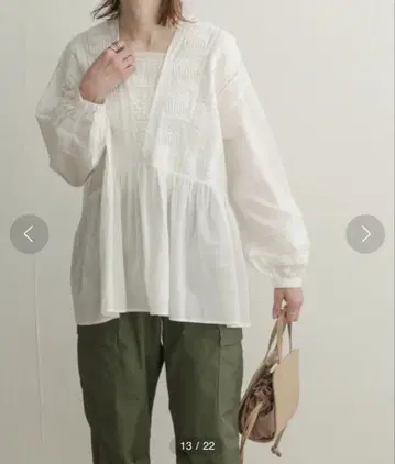 어반 리서치 도어스 핀턱 레이스 블라우스