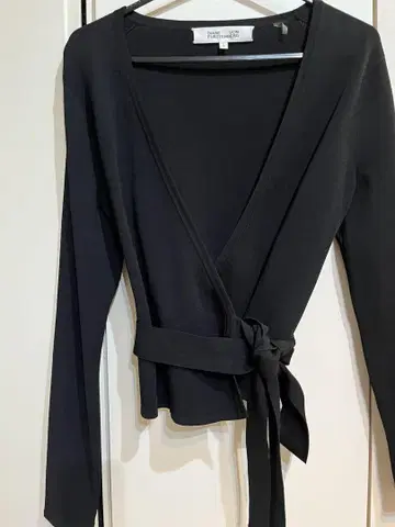 DIANE VON FURSTENBERG 블랙 랩 가디건