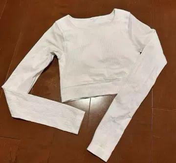 Lululemon 화이트 크롭 긴팔 상의