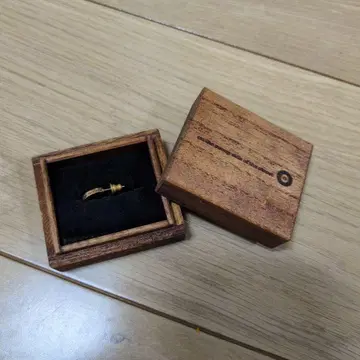 온 더 써니 사이드 오브 더 스트릿 귀걸이