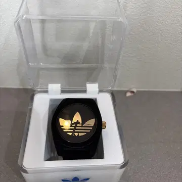 adidas 팔각형 디자인 시계 블랙