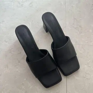 블랙 슬라이드 샌들 중간 힐