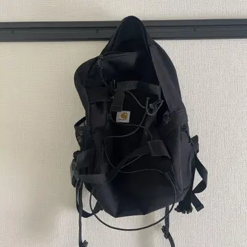 Carhartt 블랙 메쉬 포켓 부착 백팩