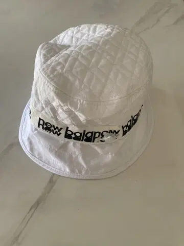 New Balance 화이트 버킷햇