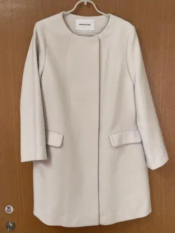 크림색 퍼 달린 롱 코트 내추럴 뷰티 베이직 사이즈 PS