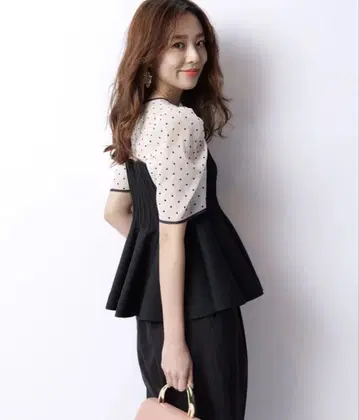 JUSGLITTY 페플럼 디자인 반팔 도트 상의