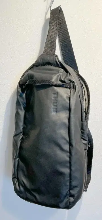 THULE 스릴리 Tact 8 바디백 BLACK