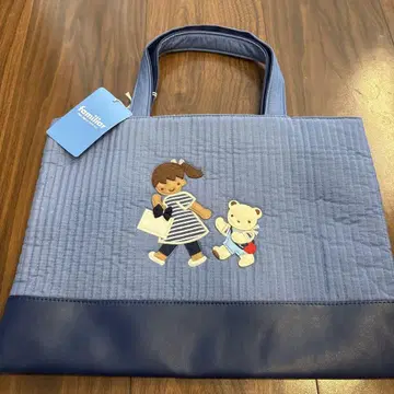 파미리아 비오는날 백
