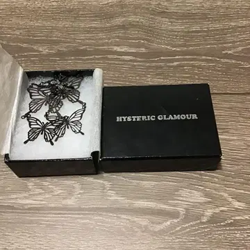 [레어 새상품급] HYSTERIC GLAMOUR 나비 모티브 귀걸이
