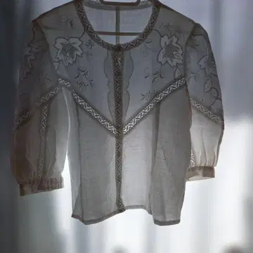 MINECOCO 마인코코 화이트 블라우스