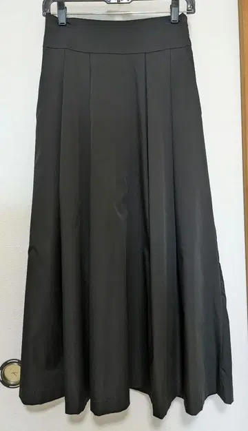 블랙 플리츠 롱 스커트