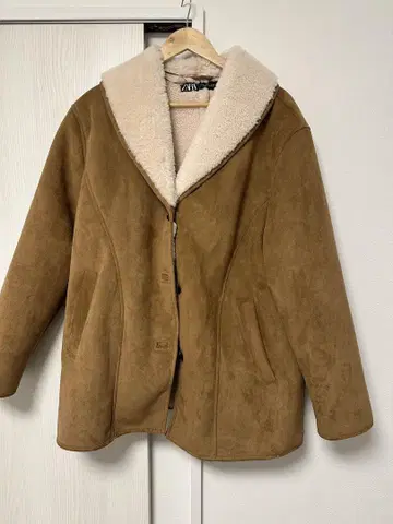 ZARA 페이크 무스탕 코트