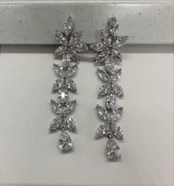 [컨디션 최상] STELLA BRIDAL 플라워 모티브 귀찌