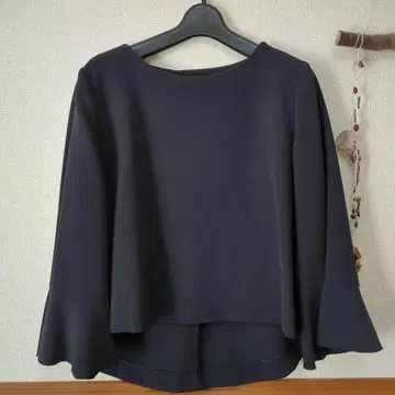 LOUNIE 다크 네이비 플레어 슬리브 셔츠