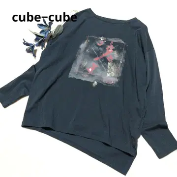 새상품급 cube-cube 그래픽 프린트 긴팔 티셔츠 센소유니코