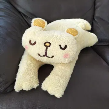 곰 모양 봉제 인형 크림색