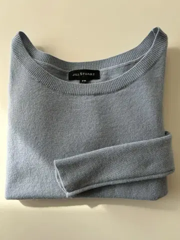JILL STUART 아리엘 퍼프 소매 니트 라이트 블루