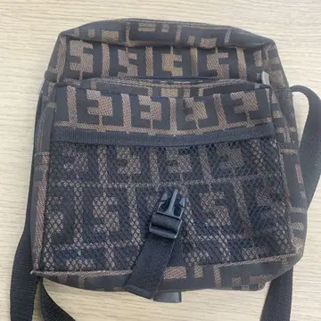FF 로고 나일론 숄더백