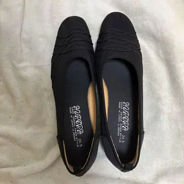 블랙 스트레치 소재 플랫슈즈