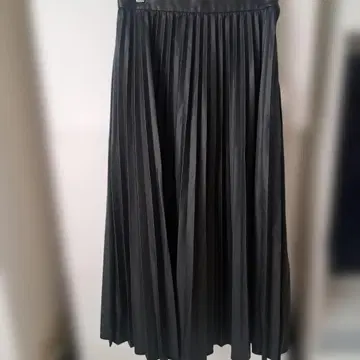 가격 인하 미사용 새상품 두클라쎄 에코 가죽 플리츠 롱 스커트 Black