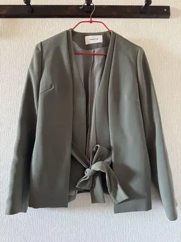 프레이아이디 노카라 리본 자켓 올리브 그린 카키