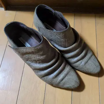 라보키고시 웍스 브라운 부티