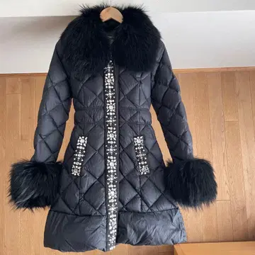 EmiriaWiz 에밀리아 위즈 비쥬 다운 코트