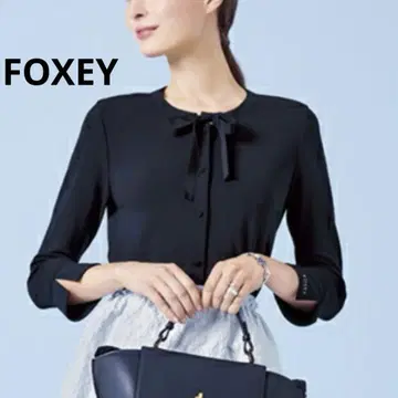 미사용급 최근 모델 FOXEY 폭시 뉴욕 가디건 보타이
