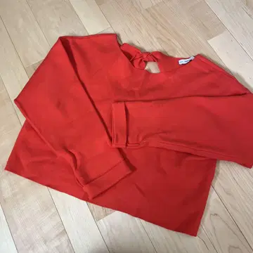 ZARA 빨간색 리본 포함 긴팔 니트